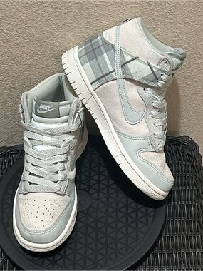 Nike Dunk High SE Tartan Plaid White Light Green (GS) DV1724-100. **Size 4Y**